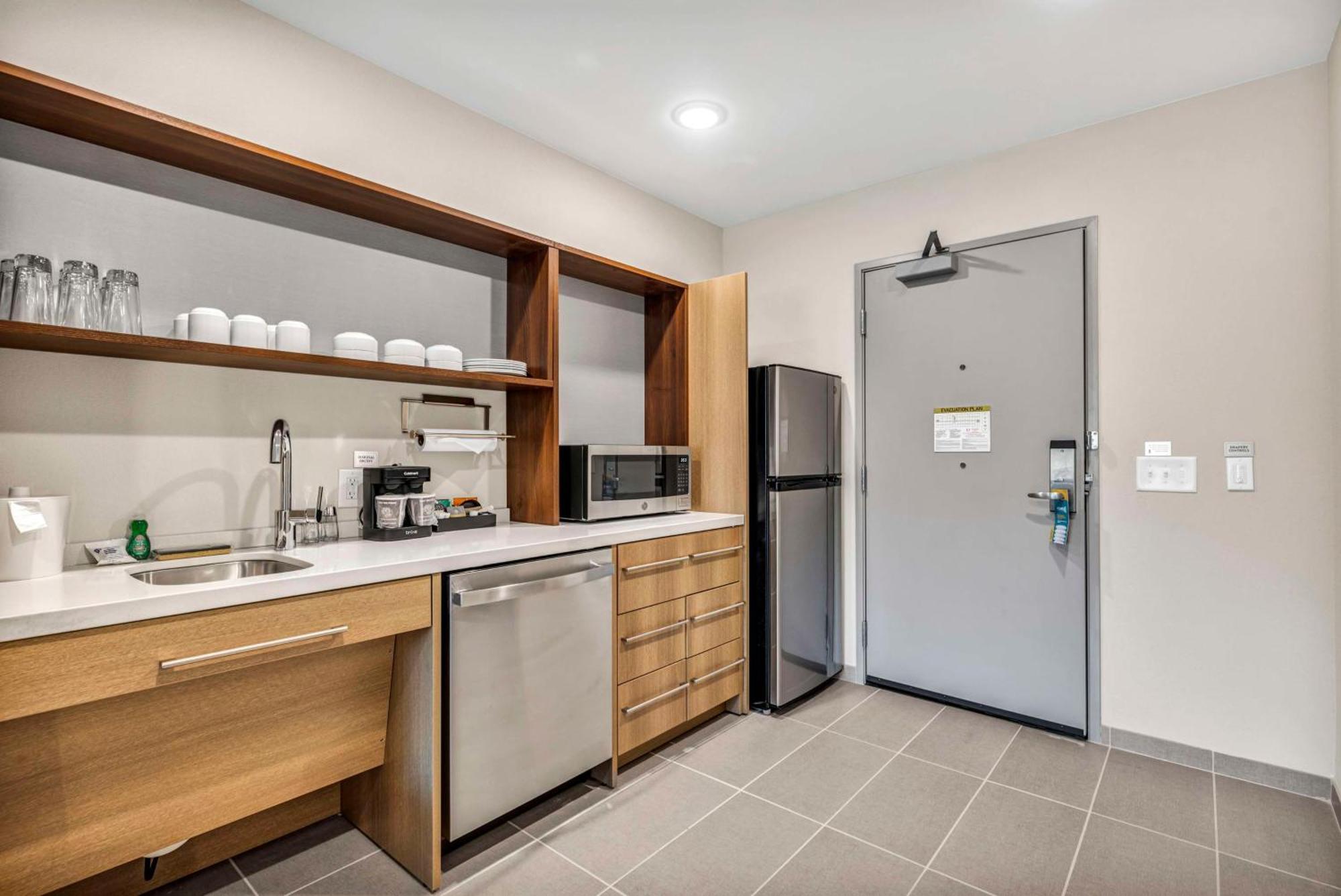 Hotel Home2 By Hilton West Lenovo Center