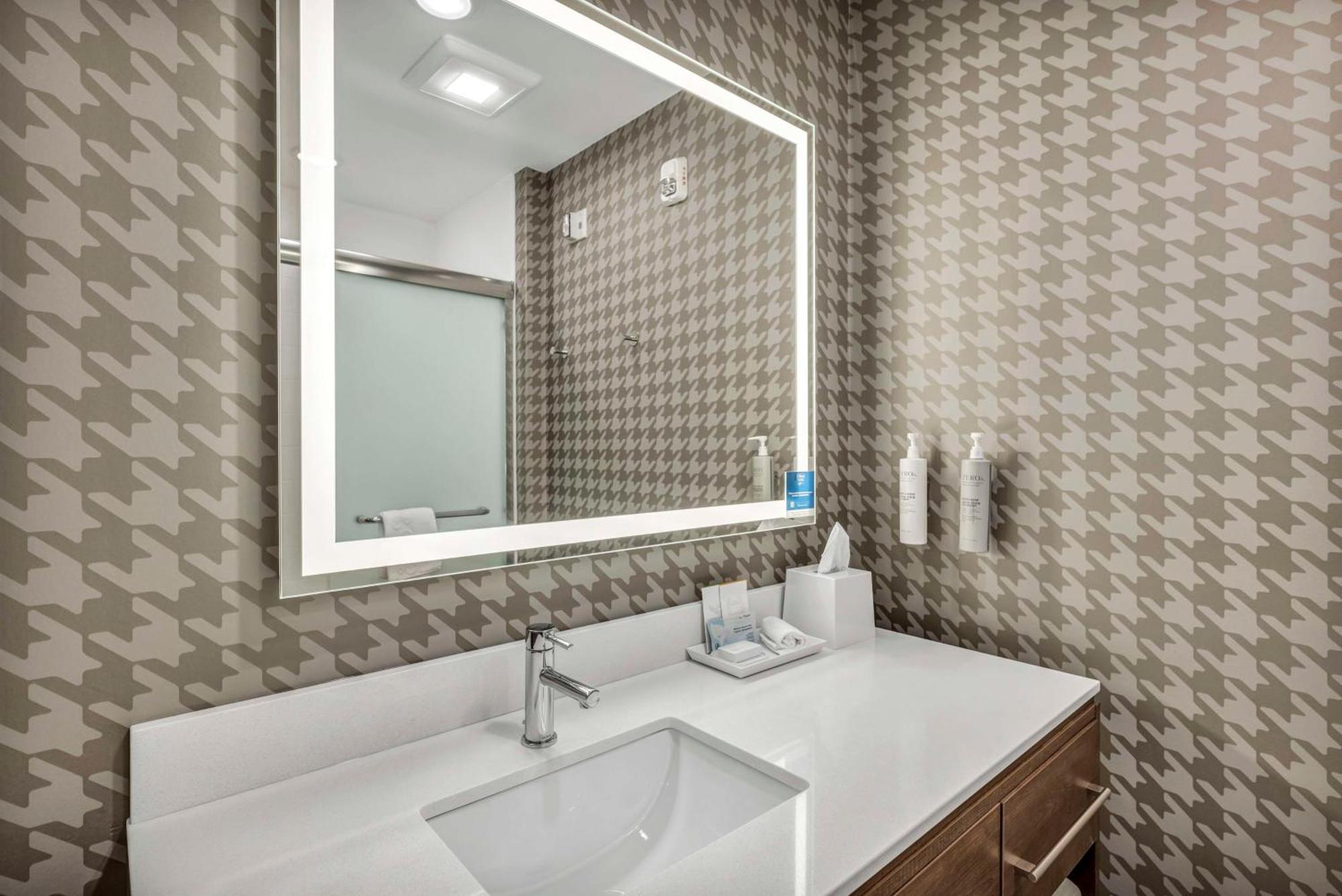 Home2 By Hilton West Lenovo Center