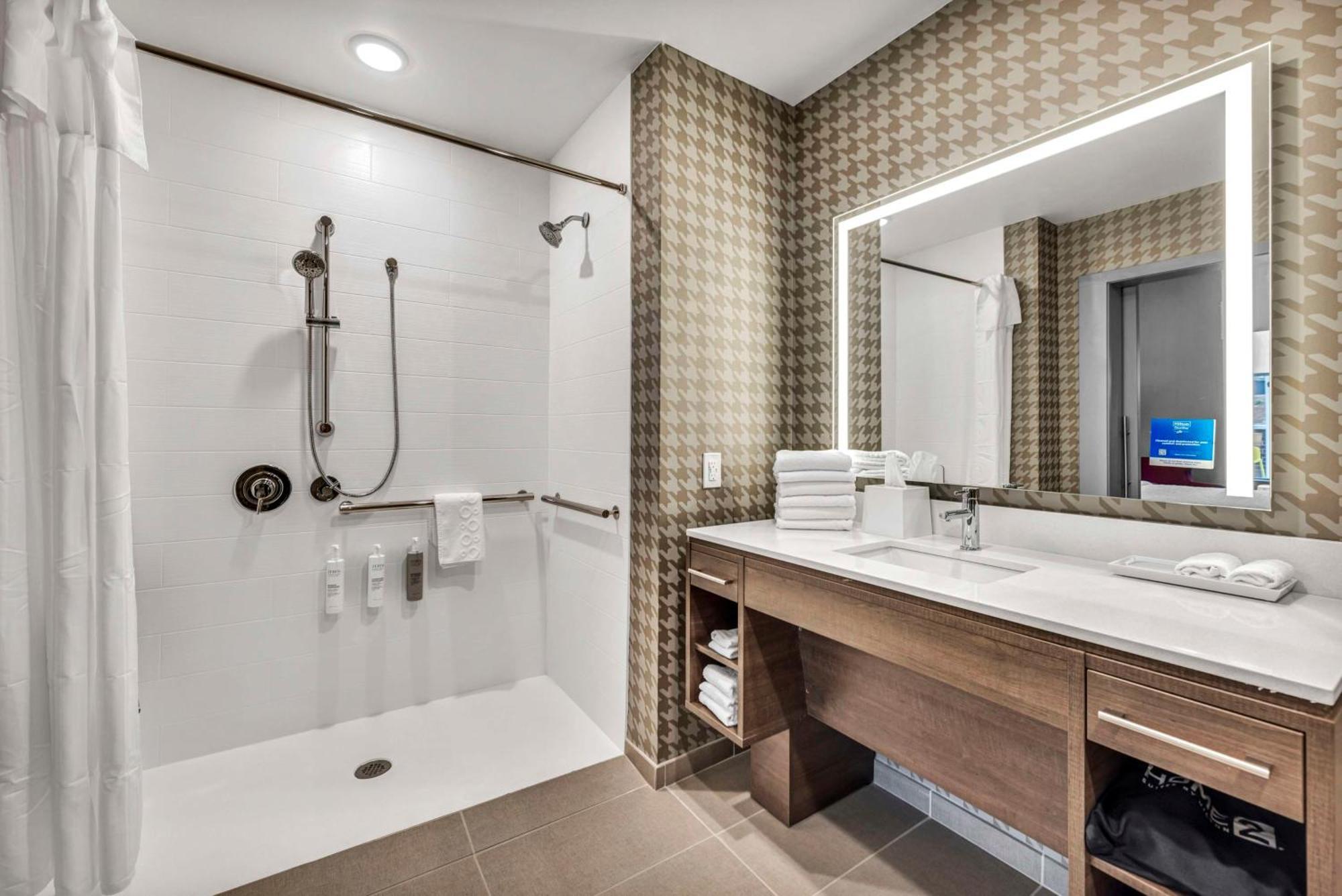 Home2 By Hilton West Lenovo Center 3*